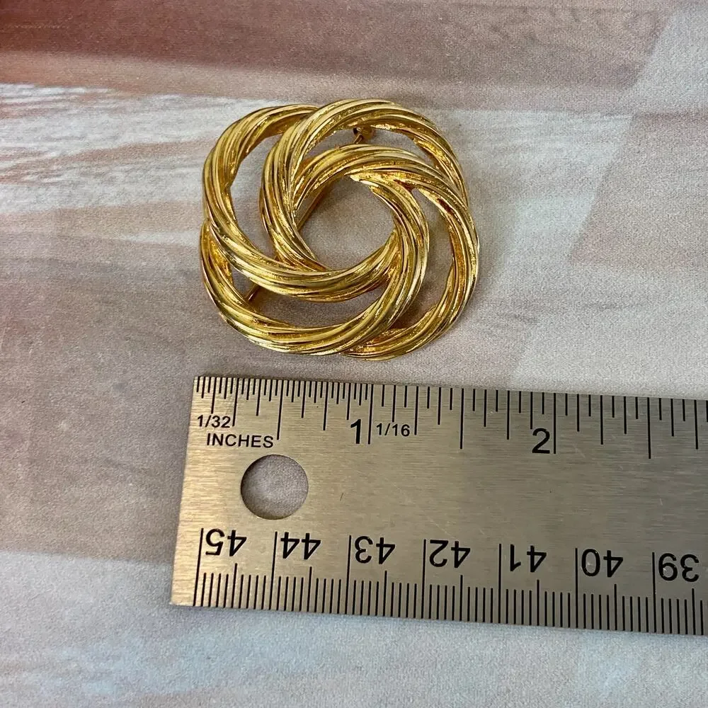 MONET Gold Tone Interlocking Circles (Celtic Knot) Brooch EUC Vintage 60s